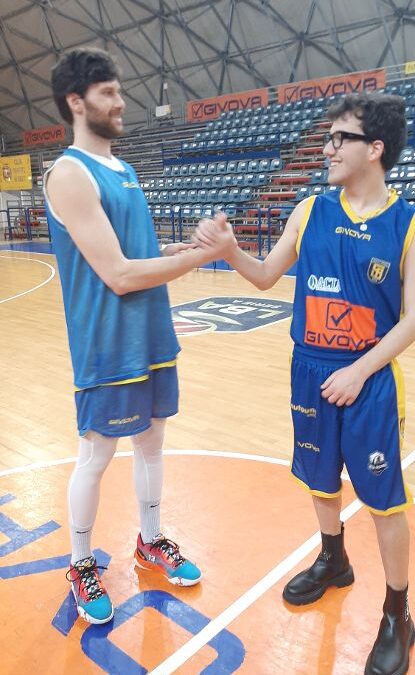 Il sogno di Alessandro 19 anni “Scendere in campo con gli atleti della GIVOVA Scafati Basket Serie A” – marzo 2023